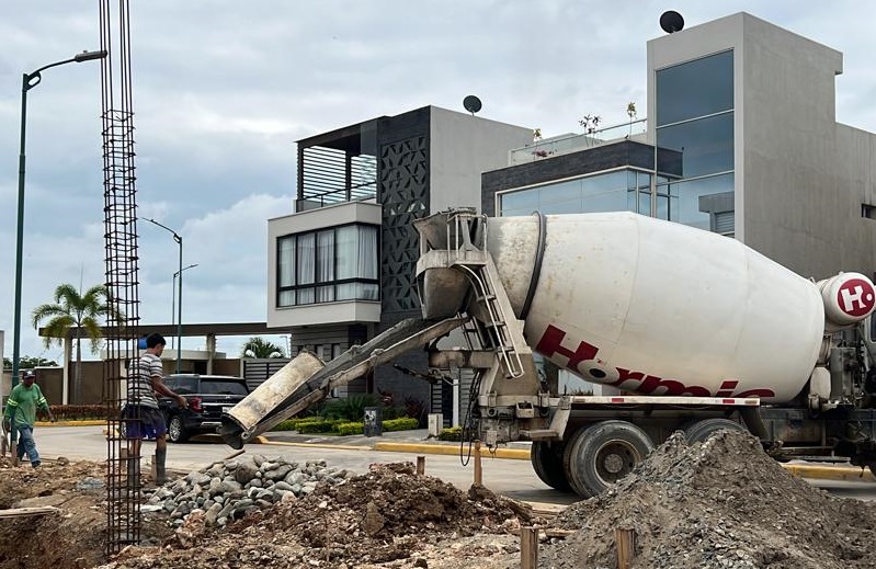 Estructura de hormigón armado en construcción